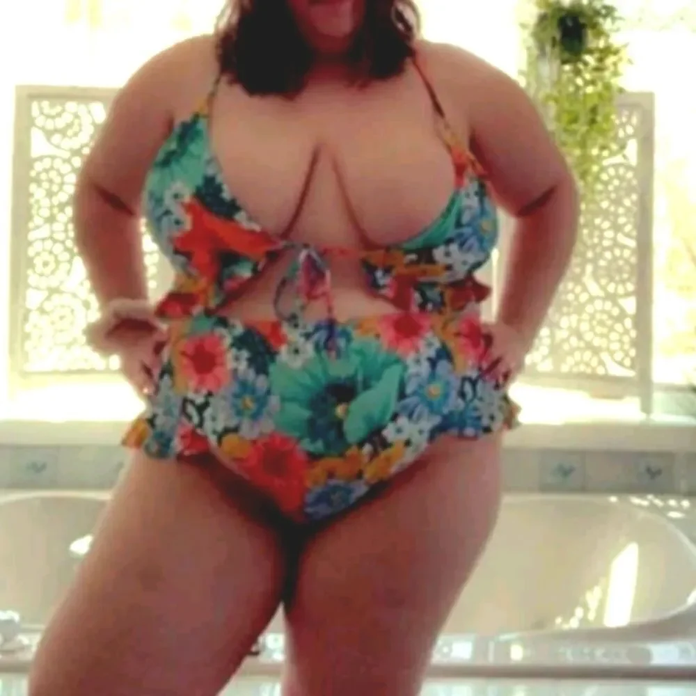 Cut-out MULTICOLORED FLORAL CUT OUT KNOT RUFFLE SWIMSUIT SZ 3X